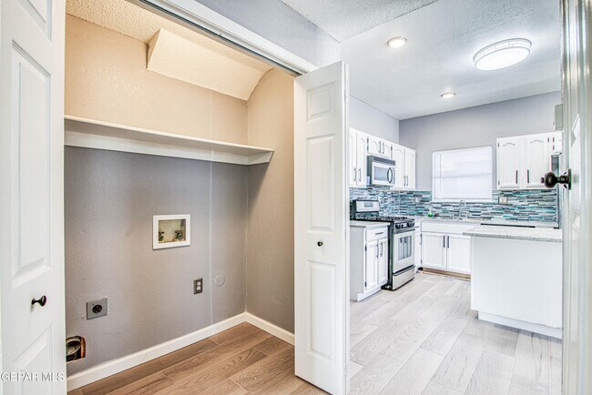 Building Photo - 12325 Tierra Bella Dr