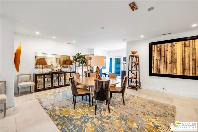 Building Photo - 605 E Sierra Way