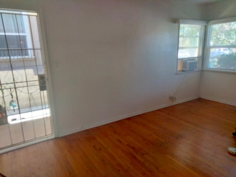 Living Room - 1420 N Hollywood Way
