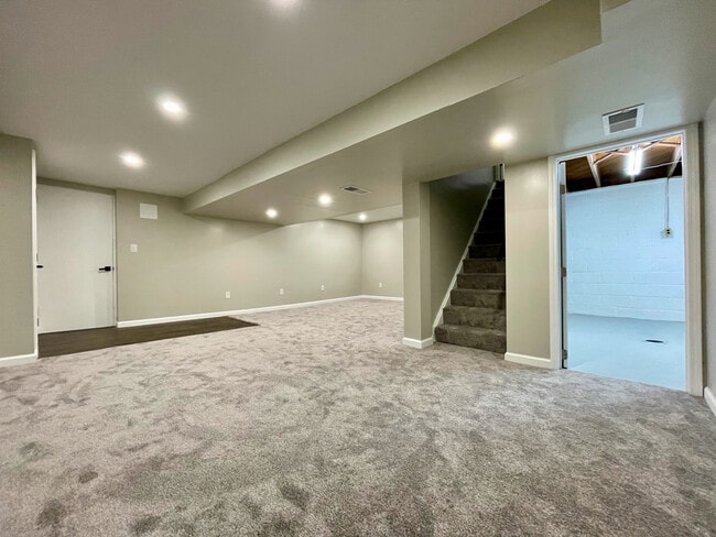Building Photo - 3914 Evergreen Dr