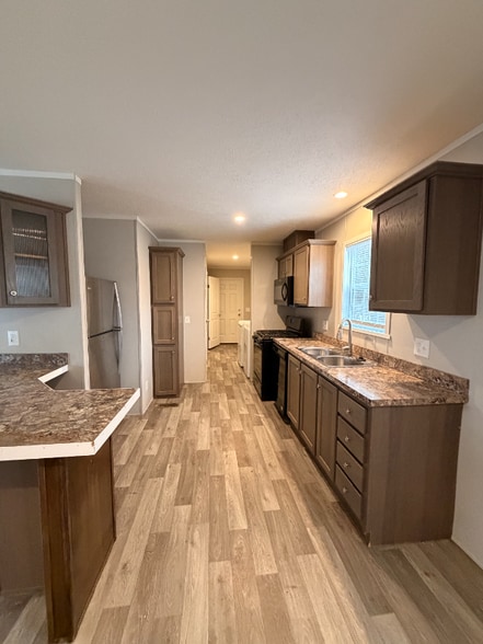 Building Photo - 197 Parker Lake Dr