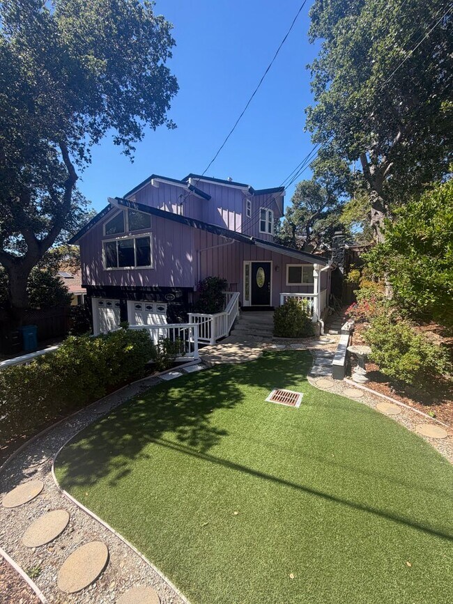 Building Photo - Charming Residence in Belmont