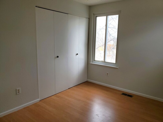 Building Photo - FANTASTIC 2 BEDROOM TOWNHOUSE IN THORNTON,...