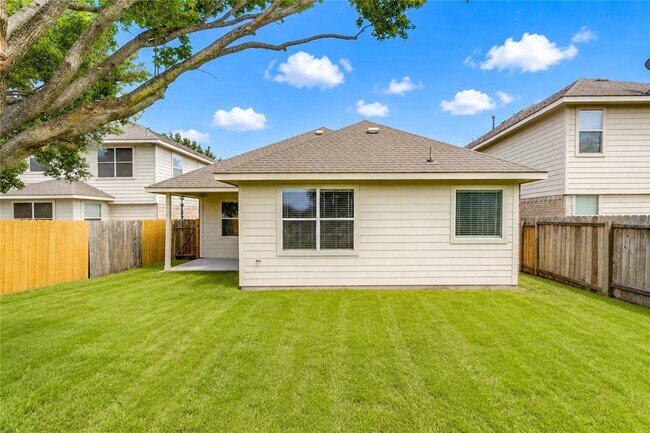 Building Photo - 6030 Starbrook Creek Dr