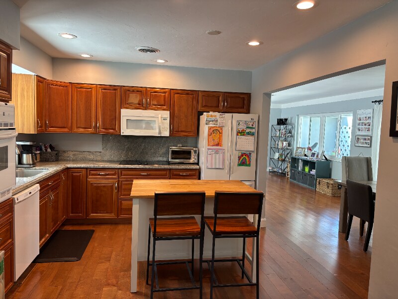 Building Photo - 2432 NE 26th Ave