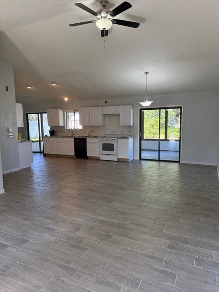 Building Photo - 39 Bannerwood Ln