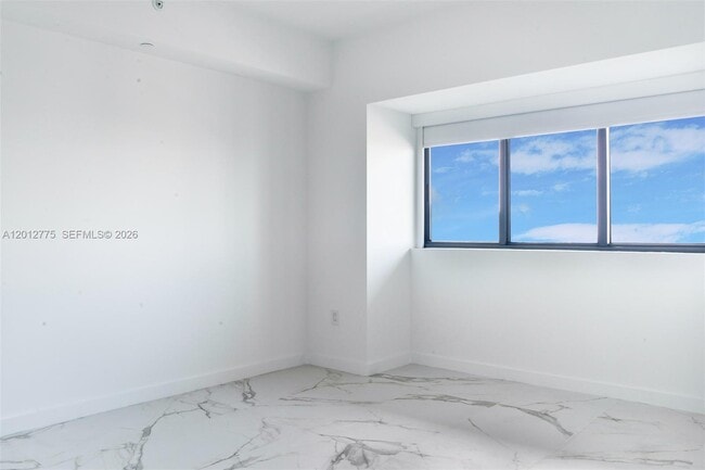 Building Photo - 650 NE 32nd St