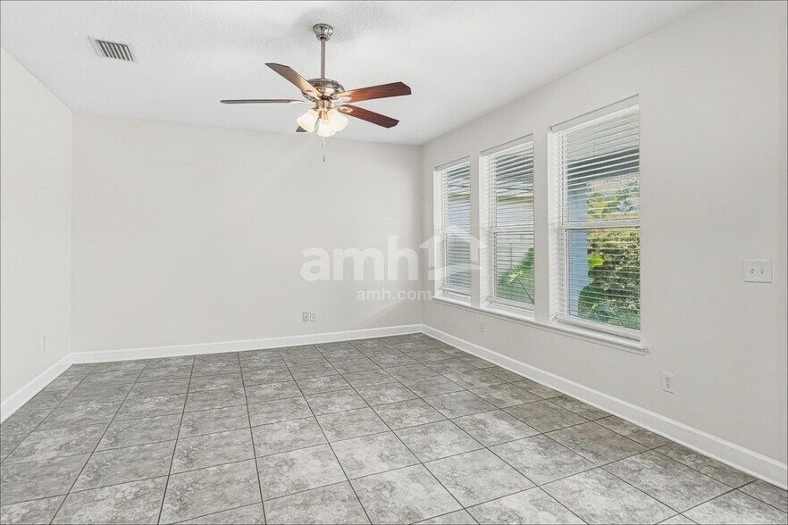Building Photo - 31 Hiller Ln