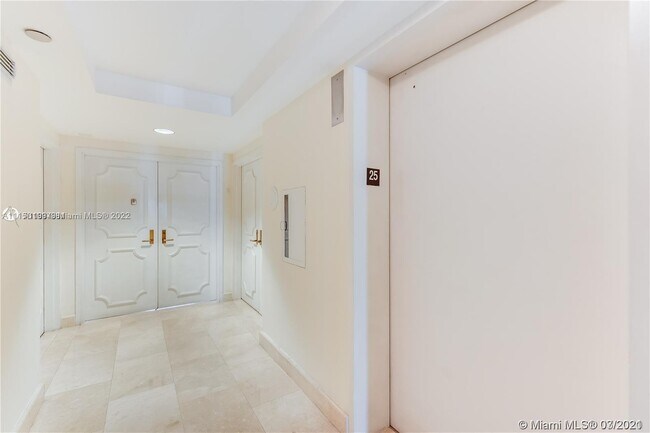 Building Photo - 151 SE 15th Rd