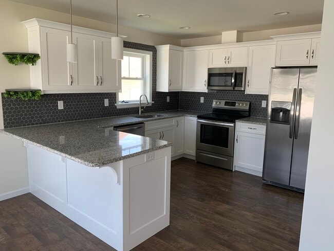 Kitchen - 145 Mayflower Dr