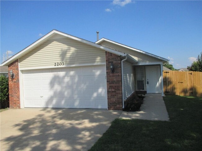 Primary Photo - 2203 Chanel St