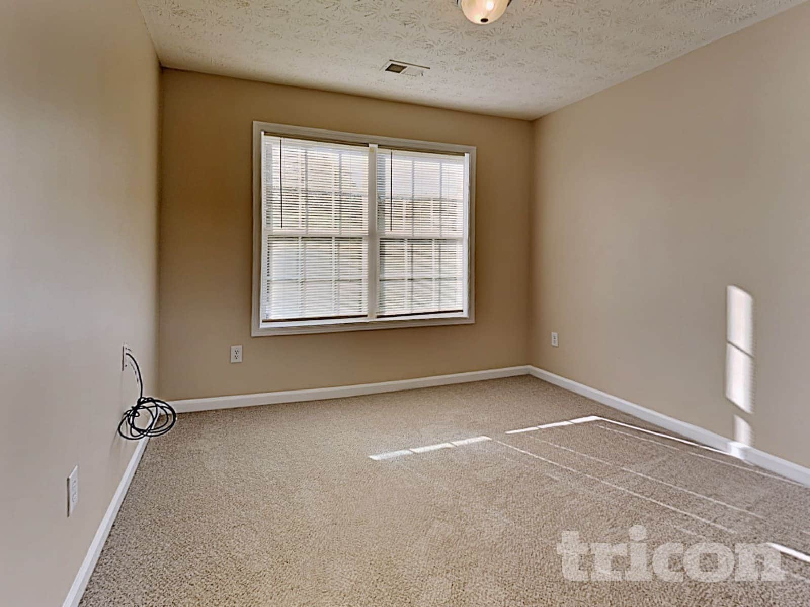 Building Photo - 1416 Meadow Ct