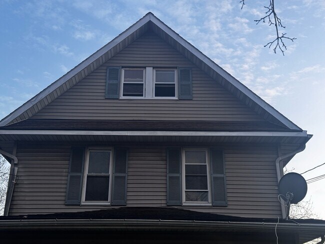 Building Photo - 44 E Brookside Ave