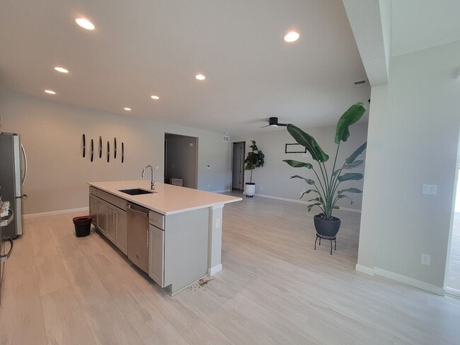 Building Photo - ALL PROSPECTIVE TENANTS MUST SUBMIT A $58 NON-REFUNDABLE APPLICATION FEE PER APPLICANT ONLINE AND...