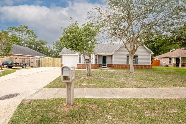Building Photo - 602 Ronda Ln