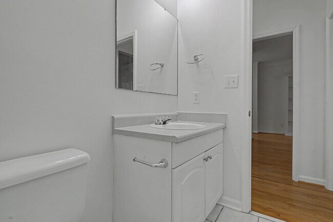 Building Photo - Carolina Lakes!