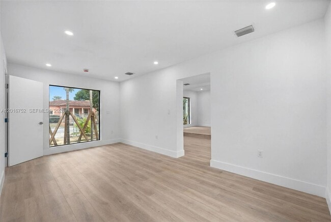 Building Photo - 4746 NW 10th Ave