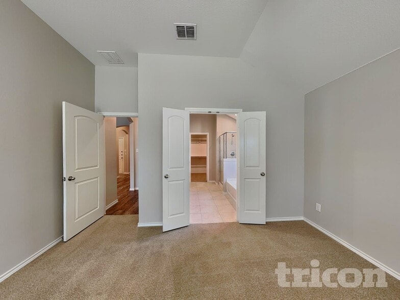 Building Photo - 2565 Hadley St