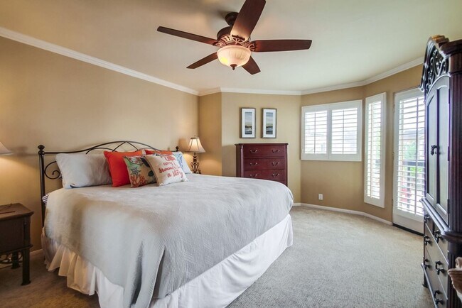 Building Photo - Furnished/ Unfurnished Beach Rental- 2 Master Suites - Roof Top Deck- Gated parking