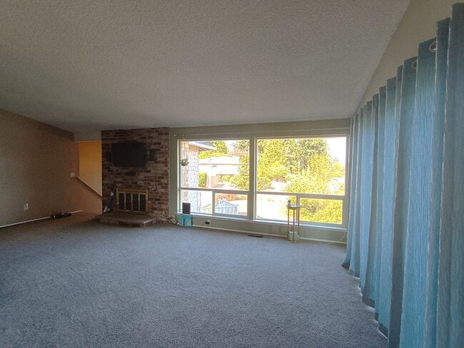 Building Photo - Elegant Home with Captivating Sound Views
