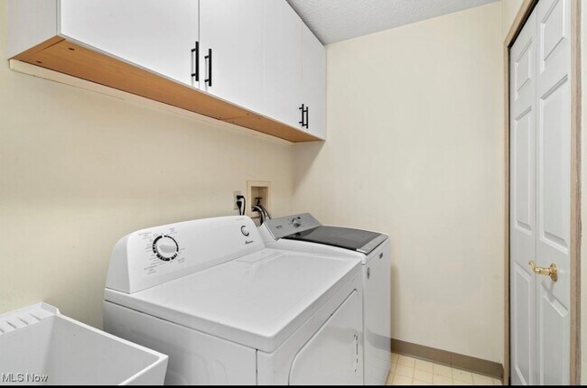 Building Photo - 870 Tollis Pkwy