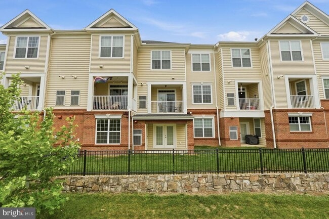 Building Photo - 23286 Southdown Manor Terrace