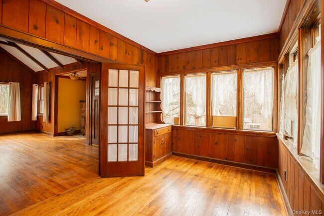 Building Photo - 11 Locust Dr