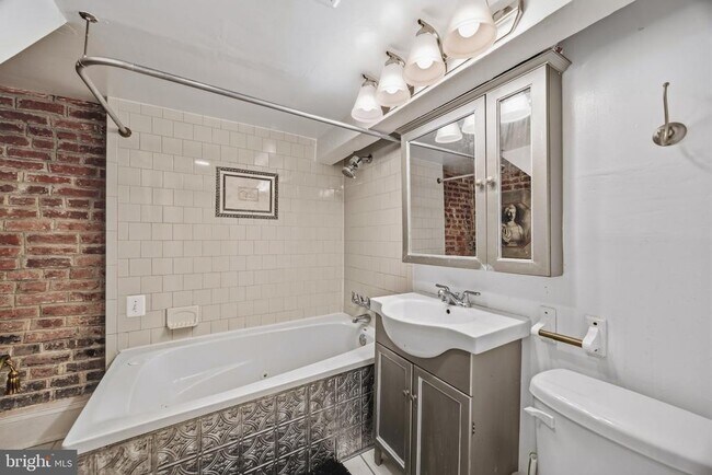 Building Photo - 1205 4th St NW