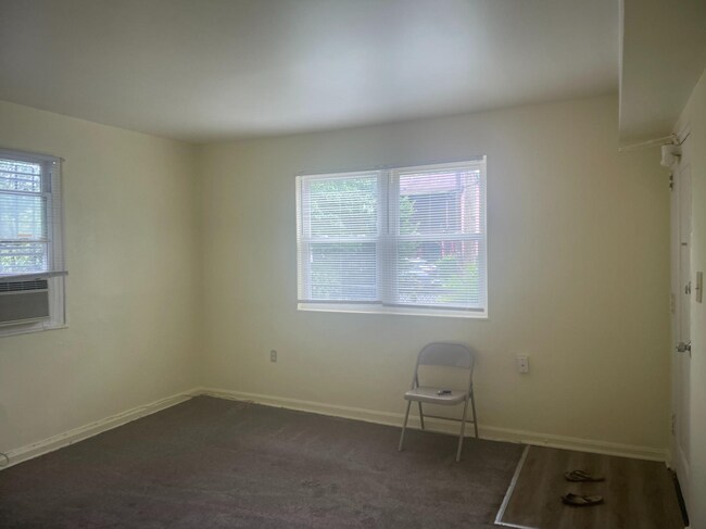 Building Photo - 6006 Clay St NE