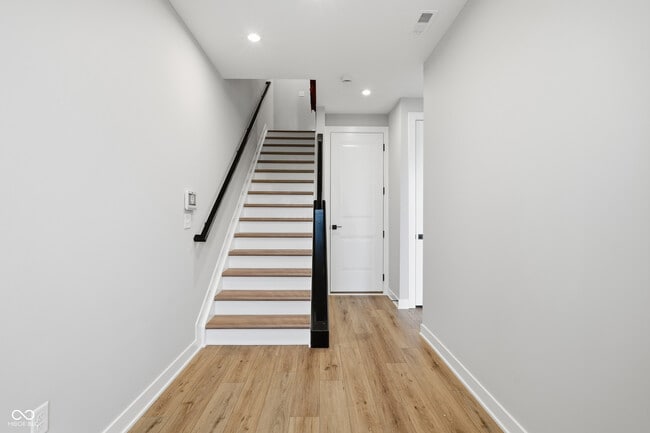 Building Photo - 420 Elite St