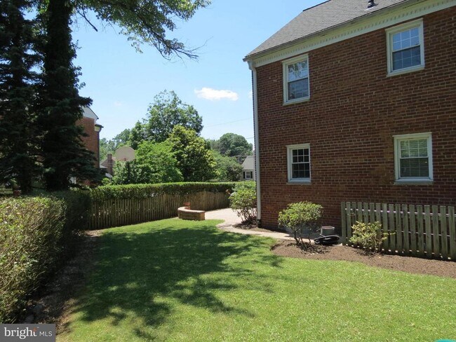 Building Photo - 9603 Evergreen St