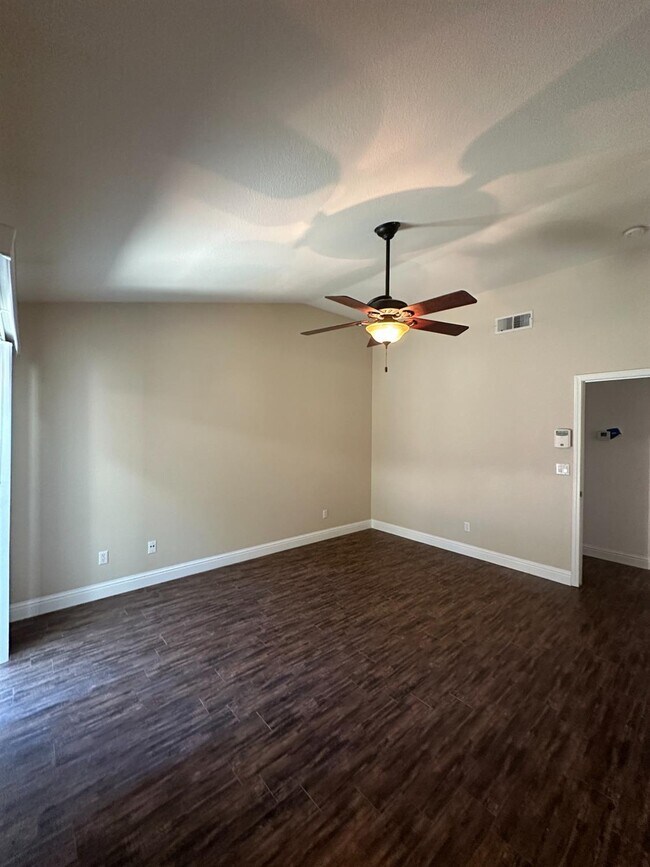 Building Photo - 4416 W Celeste Ave