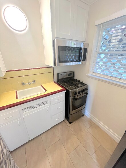 Building Photo - 212 N Coast Hwy