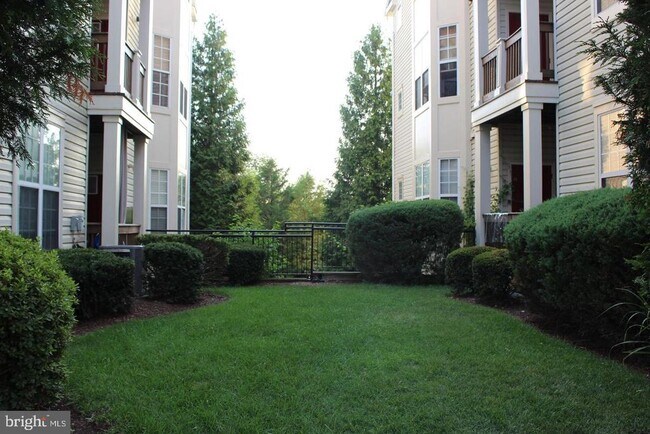 Building Photo - 6480 Cheyenne Dr