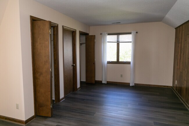 Building Photo - 5156 Mineral Springs Mountain Ave