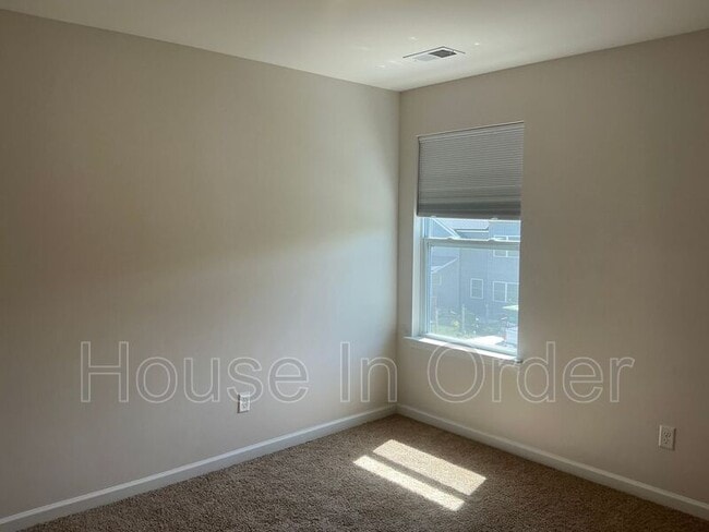 Building Photo - 341 Oak Br Rd