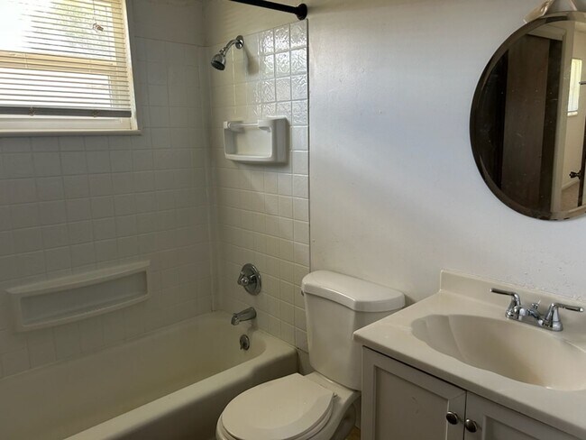 Building Photo - 3006 Butternut Dr