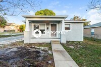 Building Photo - 3 Bedroom Pet-Friendly Home in St Petersburg, FL with Main Street Renewal