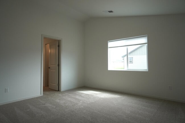 Building Photo - 1402 Hayhook St