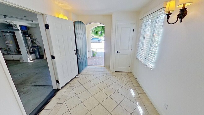 Building Photo - Spacious 2-bedroom/2.5-bathroom Townhouse- In the heart of the Funk Zone