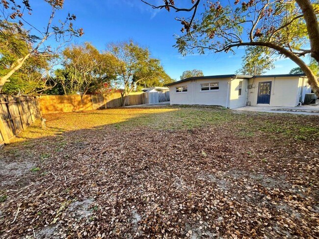 Building Photo - 10367 109th Ave