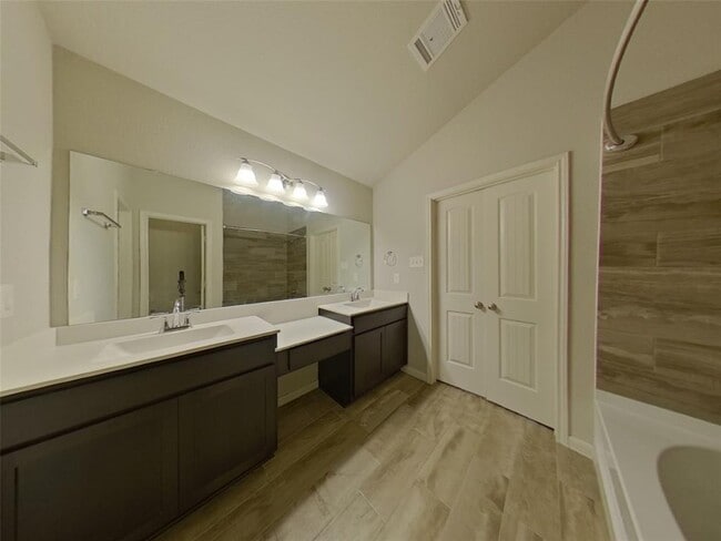 Building Photo - 9849 Gln Brk Ln