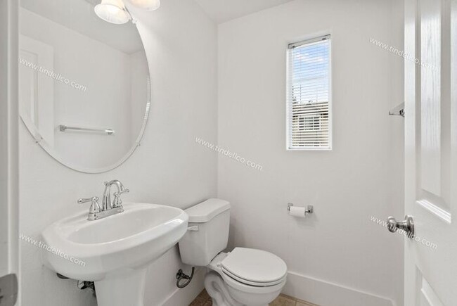 Building Photo - Picturesque 2 Bedroom 2.5 Bathroom Townhou...