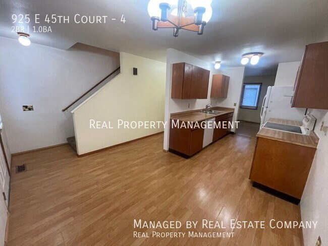 Building Photo - 925 E 45th Ct