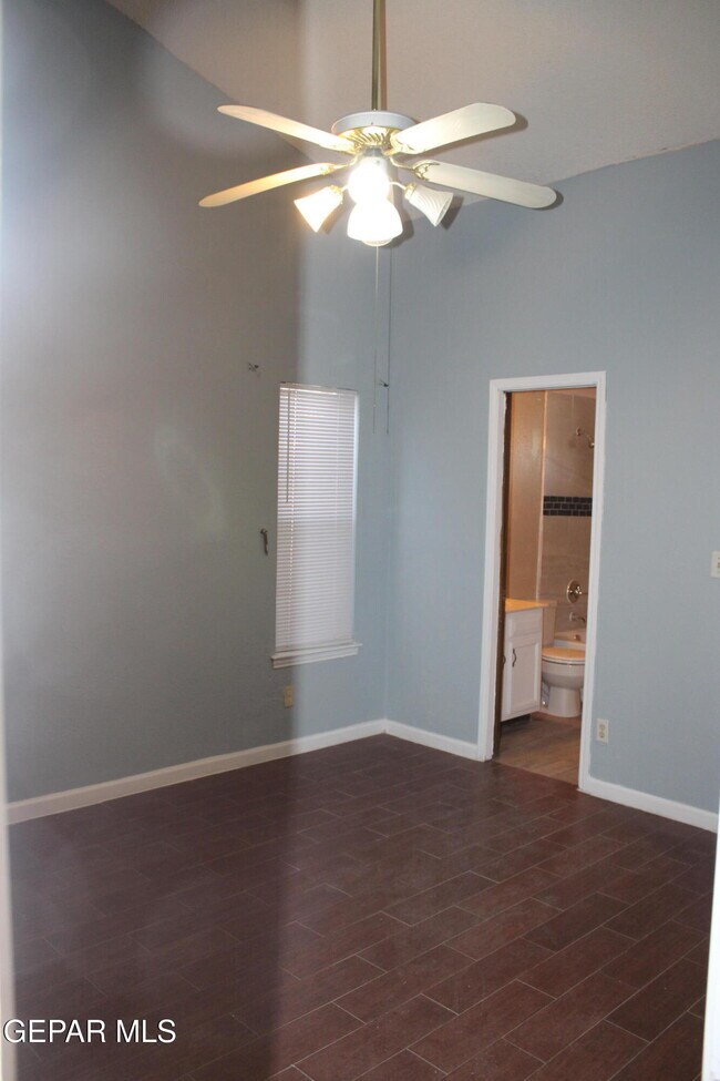 Building Photo - 11724 Jennifer Dr