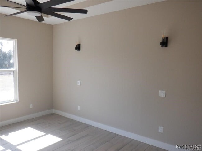 Building Photo - 786 E Dunbar Ln
