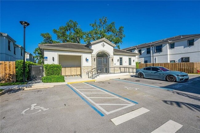 Building Photo - 1616 SW 28th St
