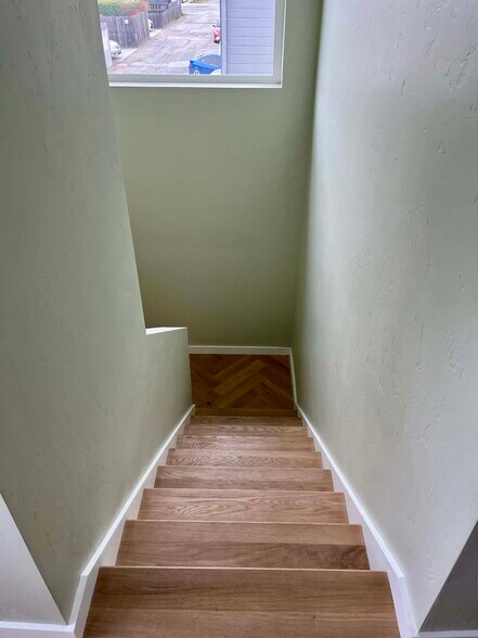 Building Photo - 550 Palm Ave