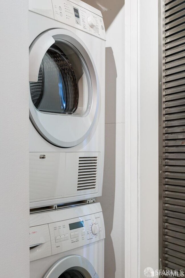 Building Photo - 2 Mint Plaza