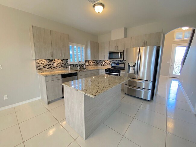 Building Photo - Spacious 4 Bedroom Refrig A/C Home